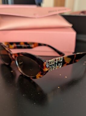 Tortoiseshell Cat Eye Sunglasses - Brown Lenses